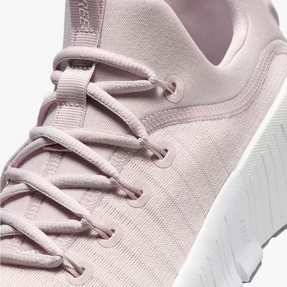 Nike step out